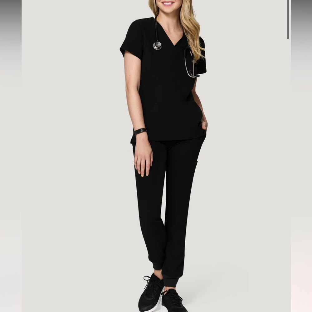 Mandala Women's Black Joggers Scrub Set (in perfect condition)